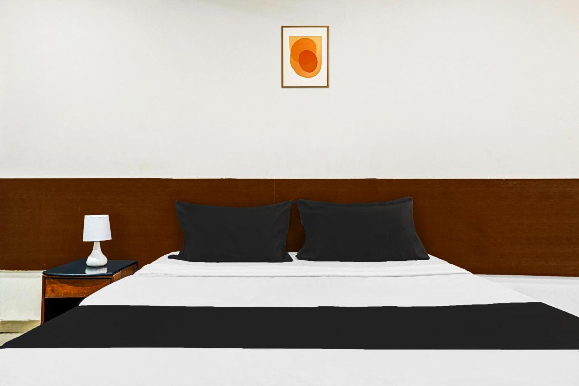 Hotel O Royal Lodge Koregaon Luaran gambar