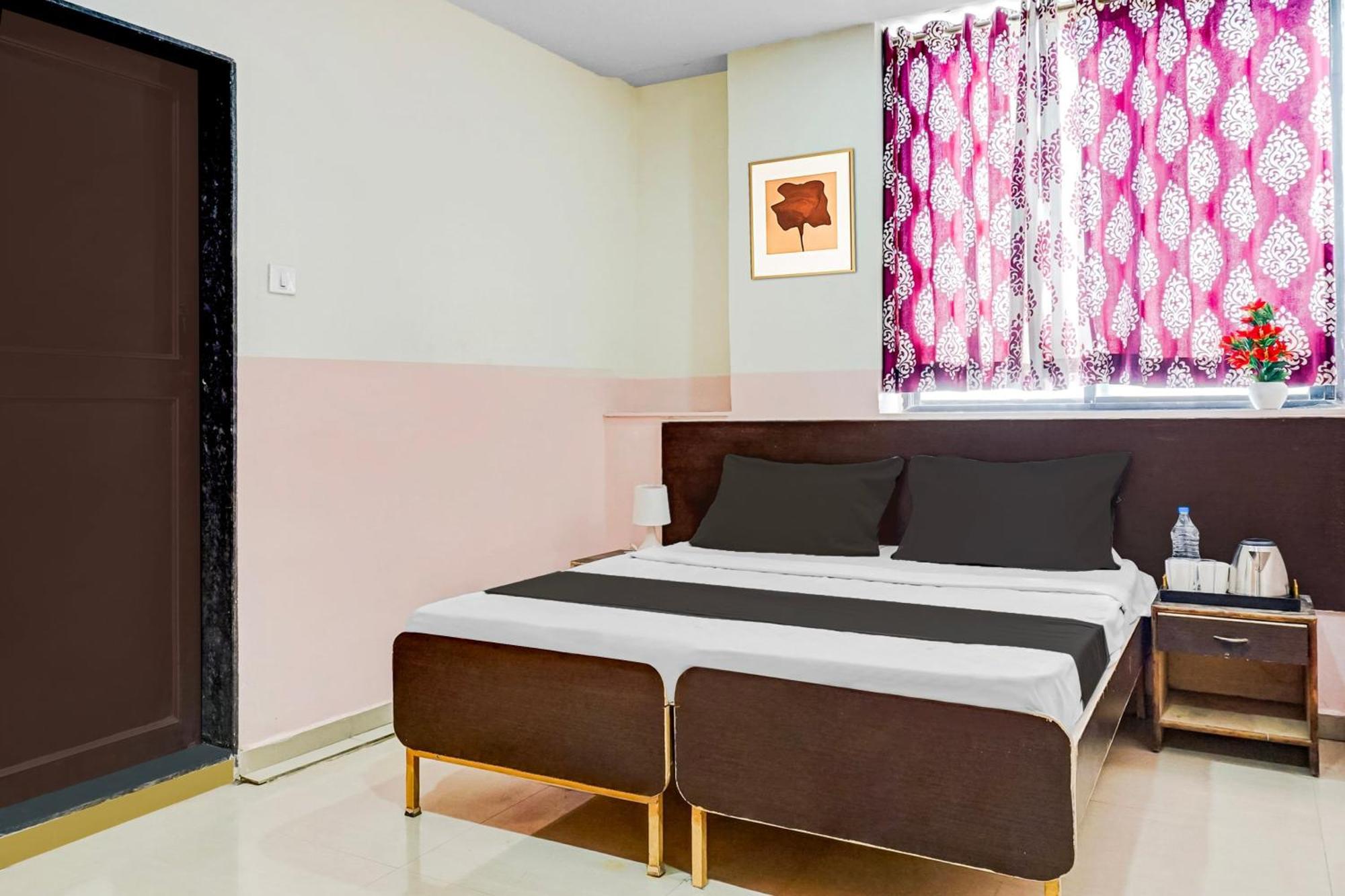 Hotel O Royal Lodge Koregaon Luaran gambar