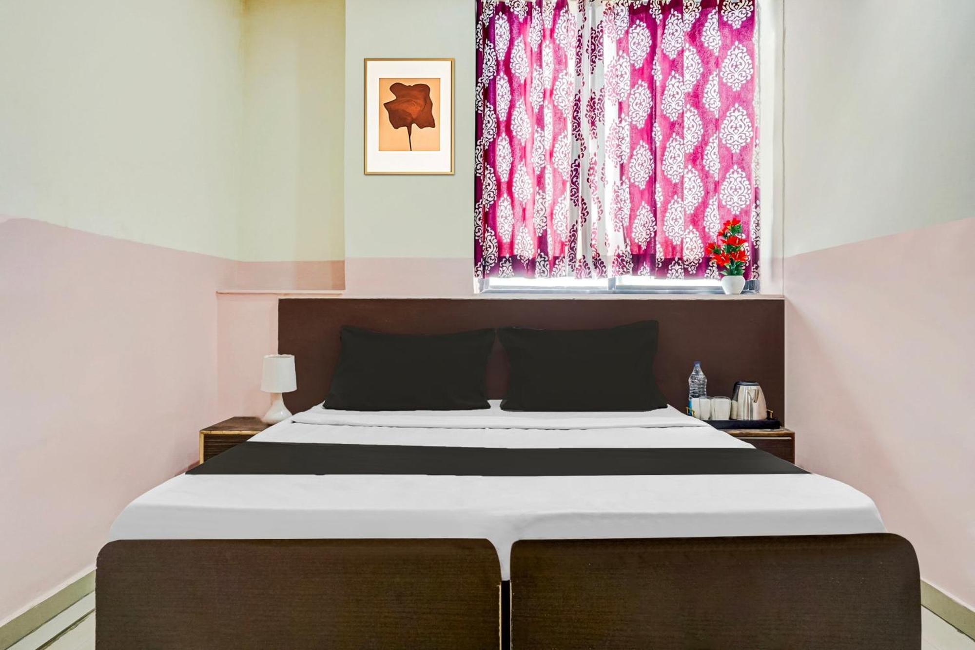 Hotel O Royal Lodge Koregaon Luaran gambar