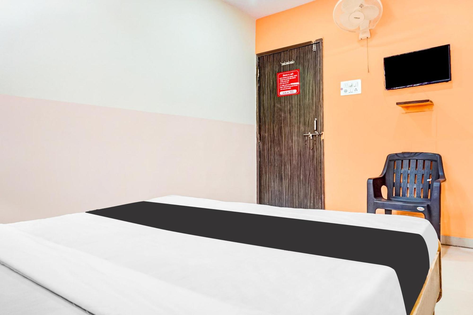 Hotel O Royal Lodge Koregaon Luaran gambar
