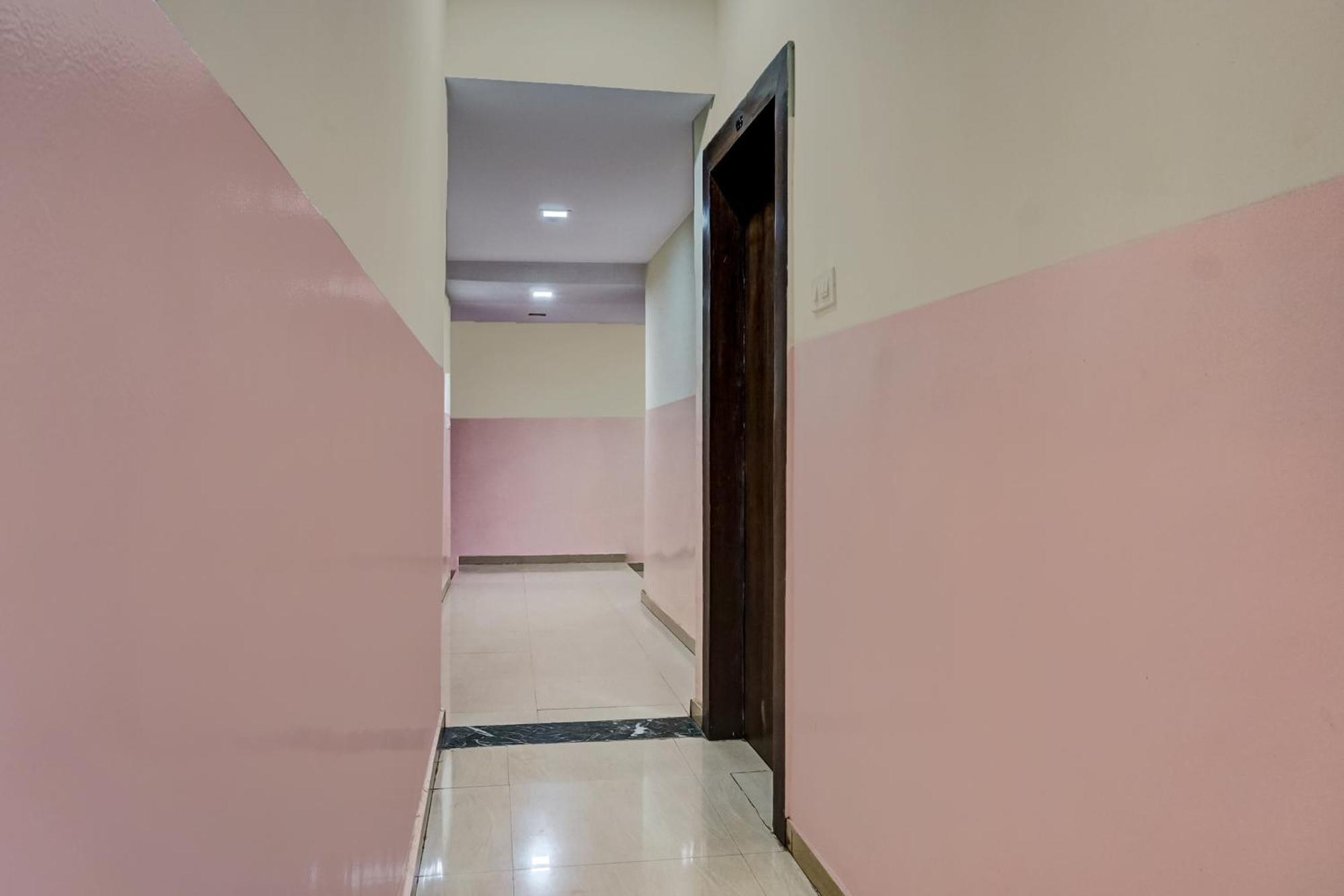 Hotel O Royal Lodge Koregaon Luaran gambar