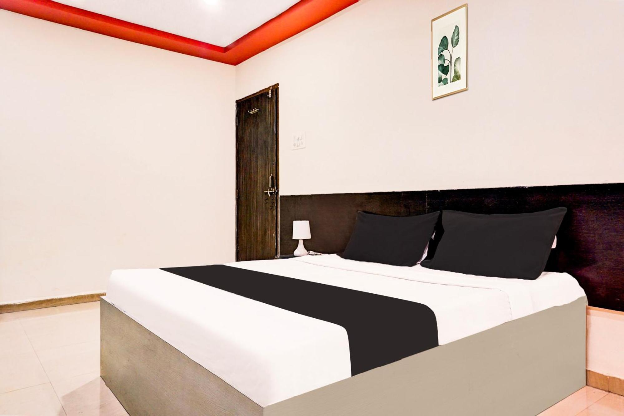 Hotel O Royal Lodge Koregaon Luaran gambar